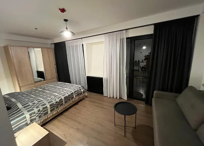 Ski Retreat Apt. With Balcony